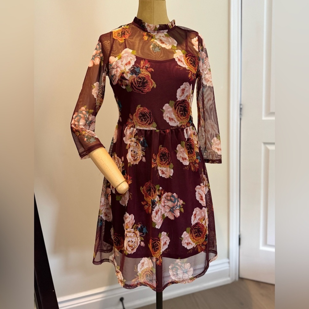 MONTEAU Floral Light and Airy Burgundy Floral Dress (M)